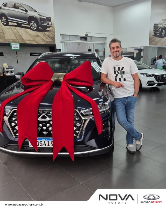 Cliente Thiago recebendo o seu veículo na loja de Taubaté. 🚗 🔑 👏
A equipe da Nova Caoa Chery agradece pela preferência e confiança em nossa loja. Muito obrigado! #novacaoachery